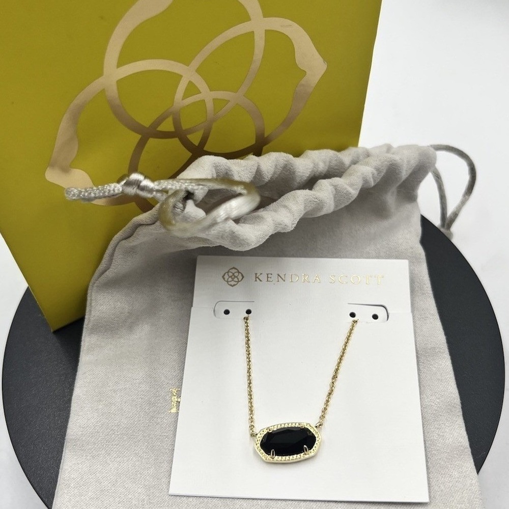 Kendra Scott Elisa Oval Pendant Necklace in Black Opaque Glass and Gold Plated‎
